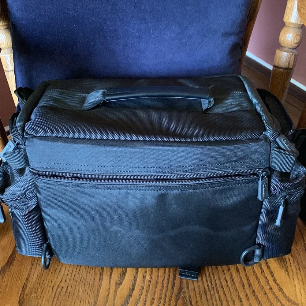 Canon camera bag with many pockets, zippers, straps, 5 inside compartments. EUC